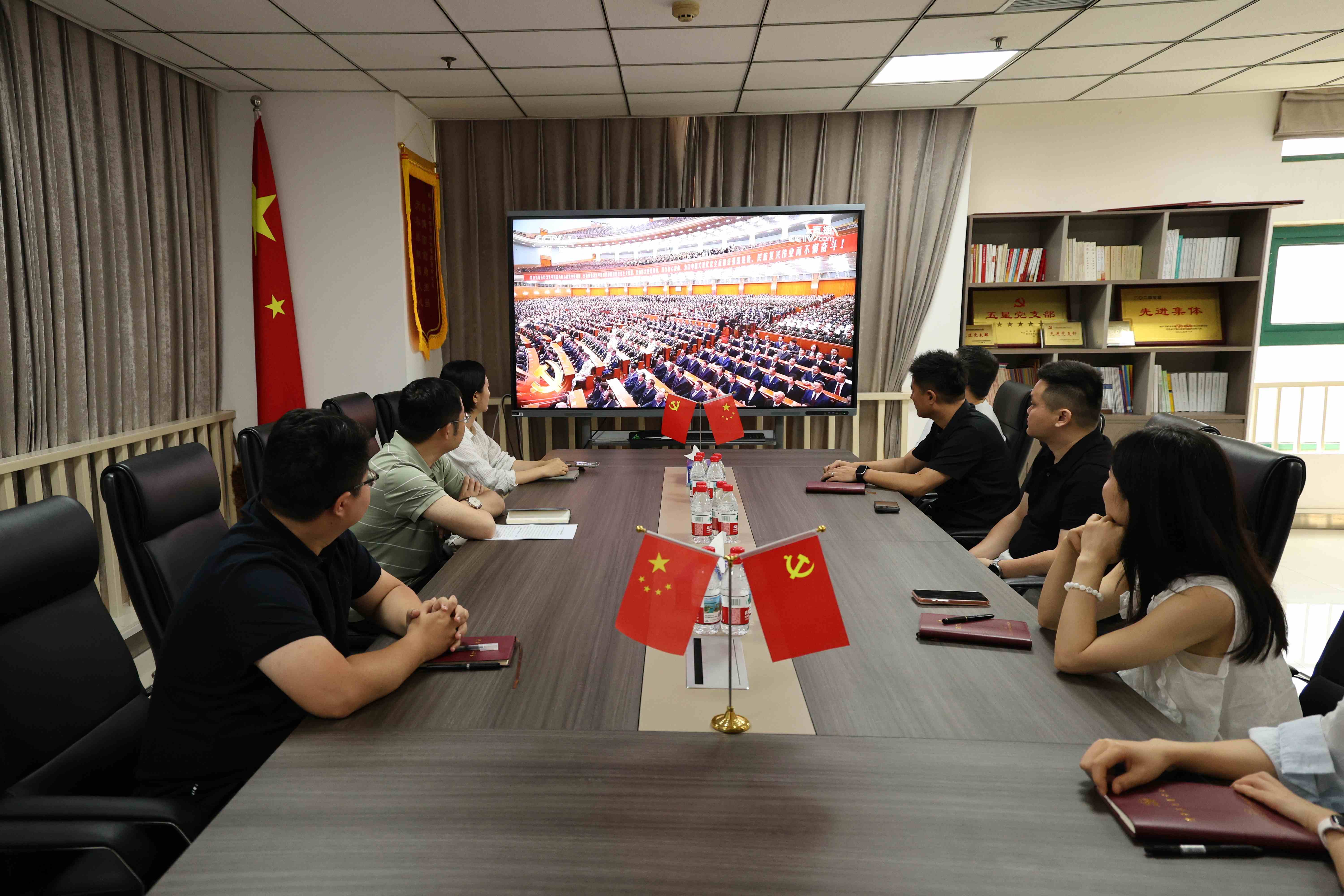观看大会照片.jpg